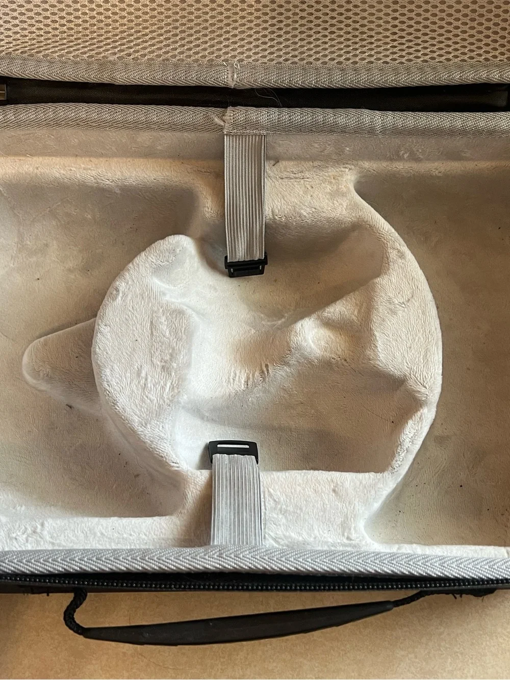 Quest VR 2 headset HARD SHELL CASE ONLY
